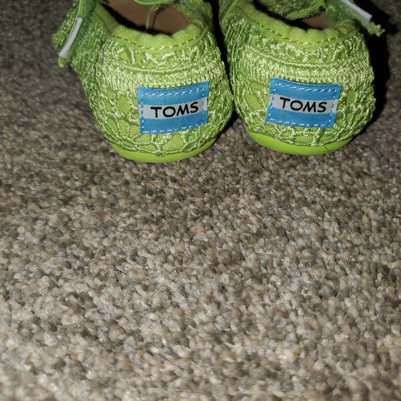 Toms - Picture 2 of 2